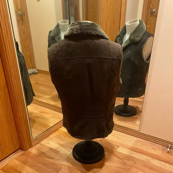 Eddie Bauer Seattle Suede Vest with Faux Fur collar and lining. Brown. Large - Picture 5 of 8